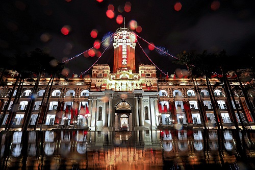 傅裕松 Fu Yu-sung / 元旦夜的總統府 The Presidential Office Building on New Year's Eve
